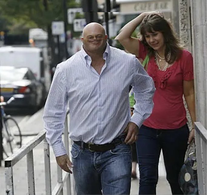 RossKemp_Folded's tweet photo. When you wear jeans from Next… https://t.co/OQFpyKi19Y