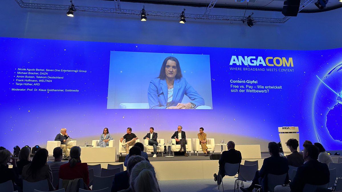 VAUNET_Presse's tweet image. "Ich glaube, dass Partnerschaften der Schlüssel zur Zukunft sind", sagt Nicole Agudo Berbel #SevenOne Entertainment @P7S1Group beim #ANGACOM-Content-Gipfel zu Top-Themen wie #FreeHD, #AVOD, #FAST-Channels, #Vermarktung, #Sportrechte, #KI &amp;amp; #Partnering