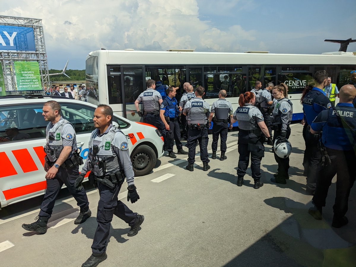 StayGroundedNet's tweet photo. At least 102 climate activists are still being detained over 20 hours‼️after a peaceful protest against Europe's largest private jet fair #EBACE2023.
We demand the immediate release of the 100 detained activists. 
#BanPrivateJets 
https://t.co/X2Xm1voedQ https://t.co/wCtWXe6etq