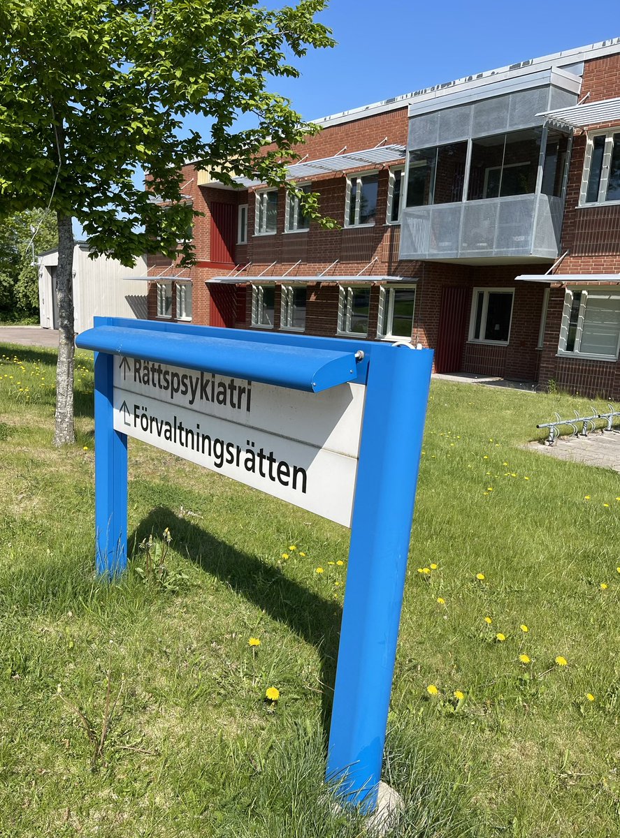 Thorslundskan's tweet photo. Ännu en heldag inom Rättspsykiatrin i Region Värmland. Handledning av chefsöverläkare, avdelningschef samt psykologer på förmiddagen. Handledning av avdelningspersonal på eftermiddagen. #forensiskpsykolog #rättspsykiatrin #sexualbrott #våldsbrott #handledning https://t.co/DBBddUqBw4
