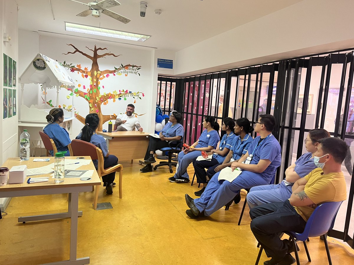 What a good start for New Nurses drop-in session today here in CXH! @MLU_1981 talks about Pathway to Excellence and encouraging our new nurses to get involve! @DuceyRachel @V_Newport8 @sue_burgis @SigsworthJanice