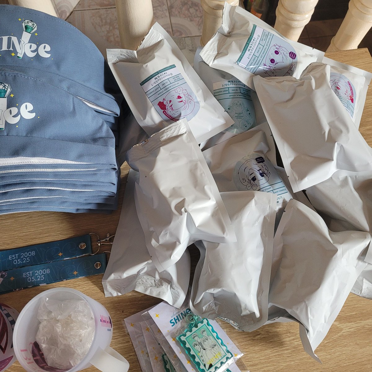 moonrapbbitshop's tweet photo. #moonrapbbitupdates

* production is now half done for the first batch.
* some already packed &amp; ready for shipment.
*card game and pet tape will have slight delay due to huge demand.

My personal THANK for your patronage and support all this time!☺️❤

#frommoonrapbbit https://t.co/6wTqoT6fvm