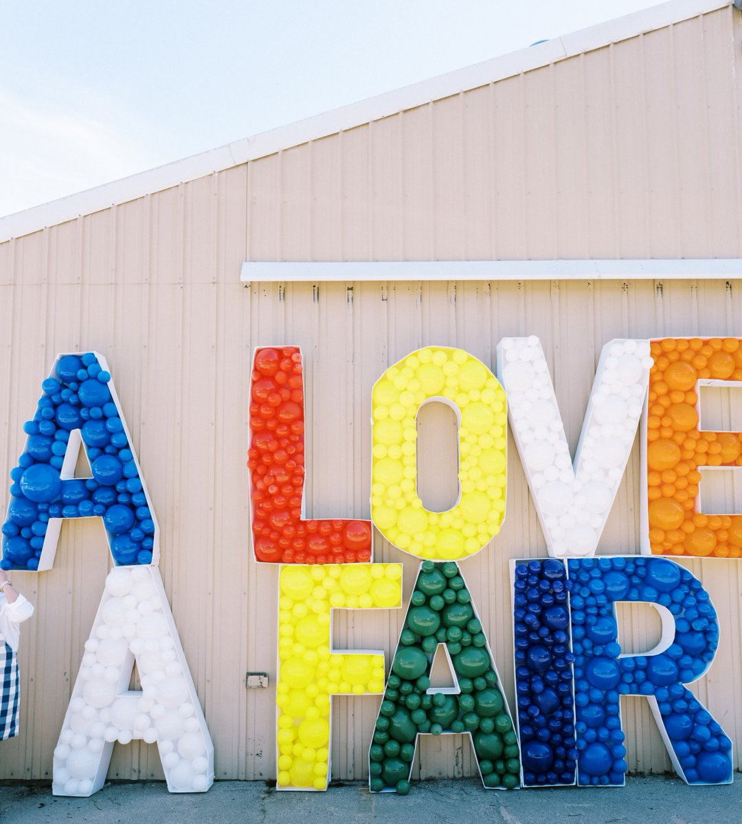 ForteBelanger's tweet photo. Hand-spun sugar, adult juice pouches with our signature, spicy paloma and custom uniforms to tie the welcome party together. J+L’s Love A-Fair was one for the books. The possibilities we can dream up truly are endless.

📸: James x Schulze https://t.co/Zw8TYudqxR