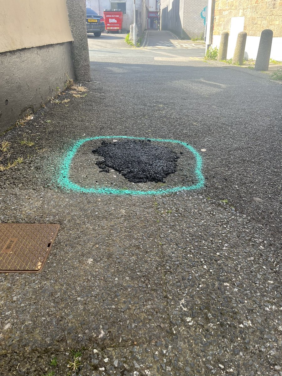 camie008's tweet photo. @CornwallCouncil is this the standard of work we as council tax payers should expect.  Not only is it unsightly and ineffective it is also dangerous to pedestrians as it’s raised and  uneven.  Have a word with the cowboy contractors you use https://t.co/qmE1iCmjI5