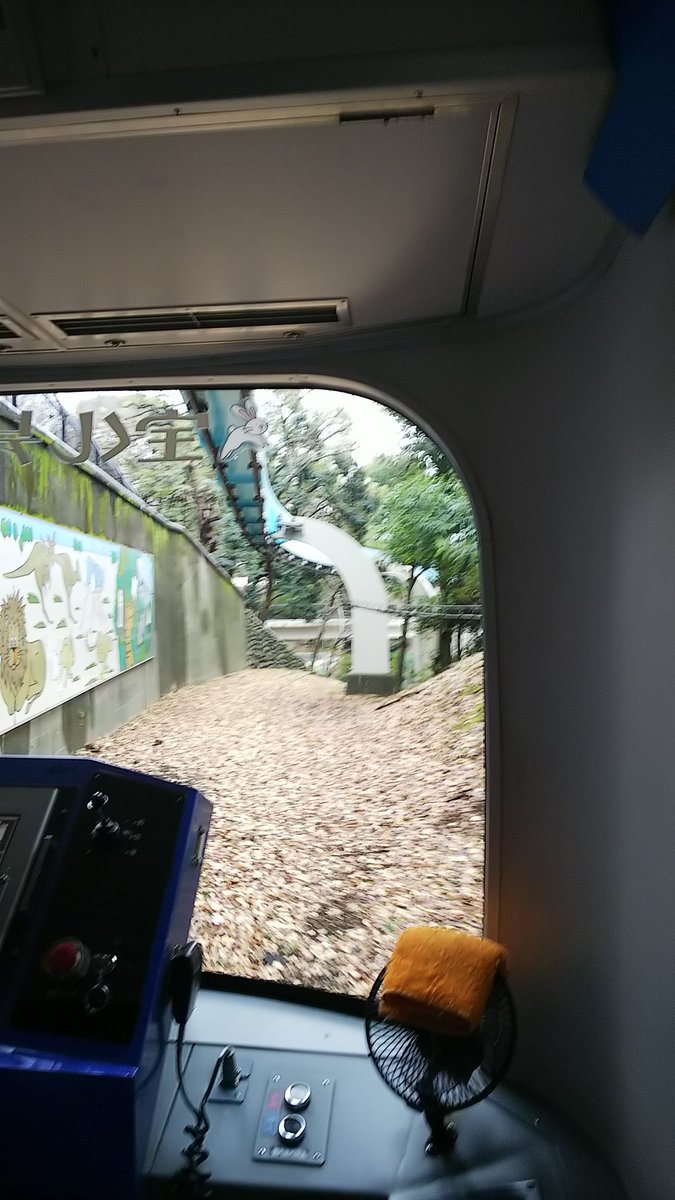 mugiten's tweet photo. スキップとローファーで動物園モノレールが動いててテンション上がった。 https://t.co/YM6KnE1KsU