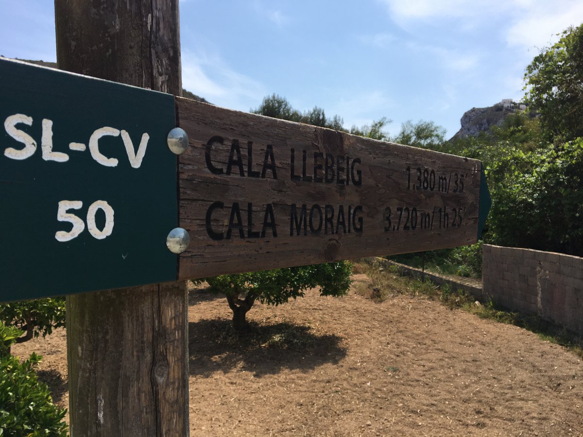 sendesicamins's tweet photo. Aquest diumenge vam fer una senda nova amb un número rodó #SLCV50 de #Moraira a la Cala Llebeig amb un suau descens i algunes variants a fer. No té pèrdua i en el barranc de la Vídua trobaràs gent amb xancleta i bota d'alta muntanya 😜  https://t.co/QmnRAIgTqg https://t.co/euDM3bCq42