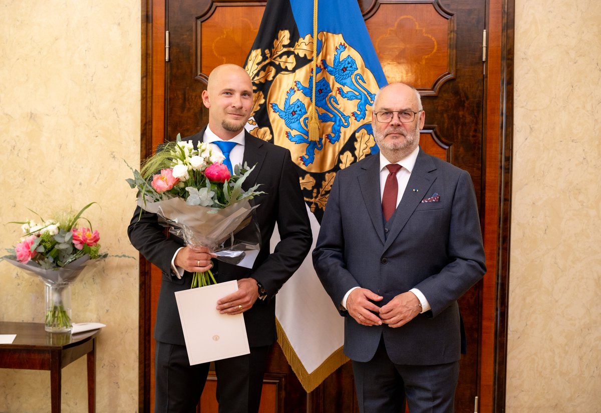 Yesterday, Estonian President Alar Karis recognized the winners of this year's best young scientists.
Among the recipients - Kuno Kasak, BAFF Research Scholar program alumnus, who received the award of 𝐘𝐨𝐮𝐧𝐠 𝐄𝐧𝐯𝐢𝐫𝐨𝐧𝐦𝐞𝐧𝐭𝐚𝐥 𝐒𝐜𝐢𝐞𝐧𝐭𝐢𝐬𝐭 𝐨𝐟 𝐭𝐡𝐞 𝐘𝐞𝐚𝐫