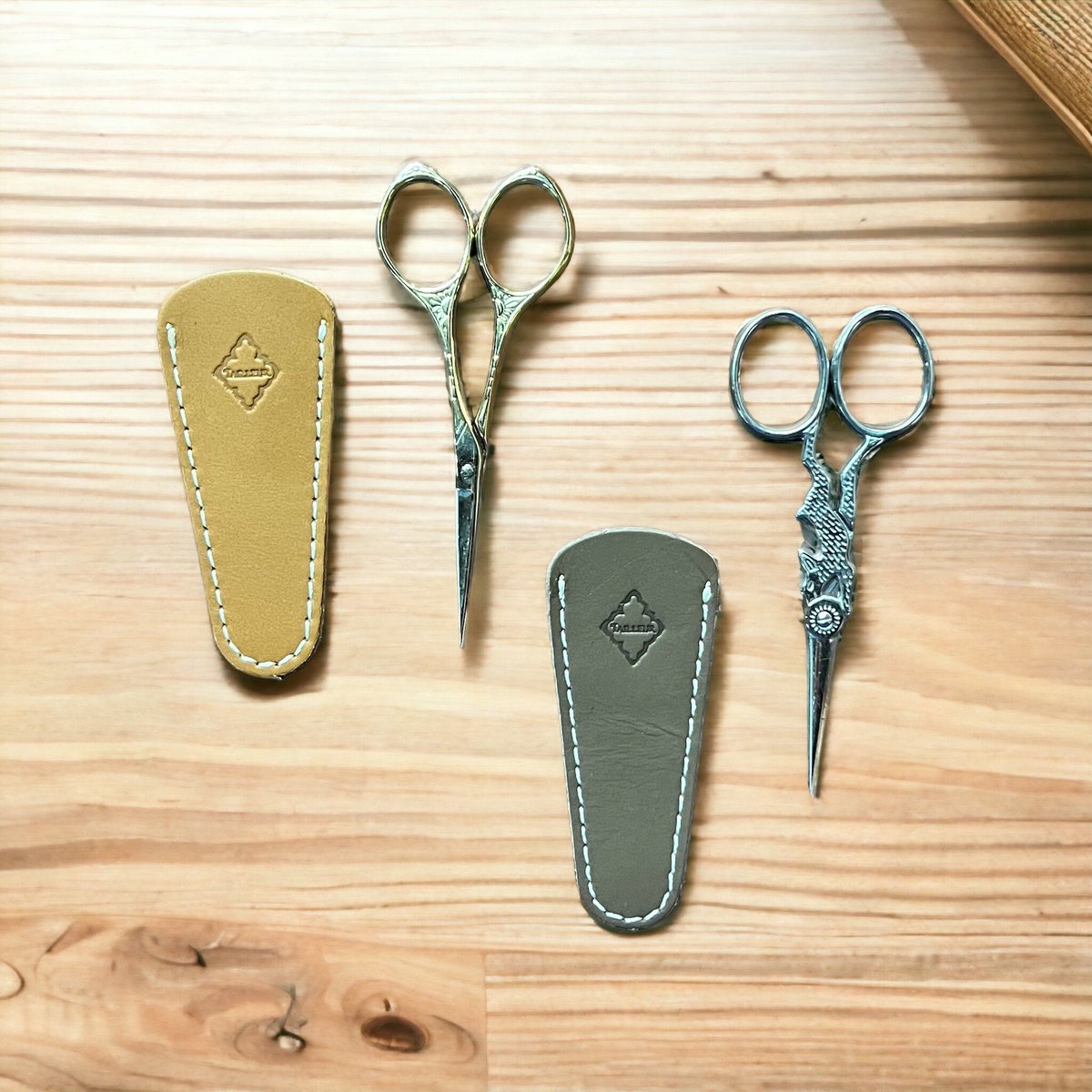 MONOKOKORO1's tweet photo. シザーケース、再入荷しました🌱

MONOKOKOROで1番人気の商品【デザインシザー】と一緒に購入されることが多い【シザーケース】
長らくメーカー欠品していましたが、本日再入荷しました。

ご自分用に、プレゼントに、、、
是非セットでのご利用をおすすめします🌱

・シザーケース　¥605 https://t.co/KO8RYtKCUh