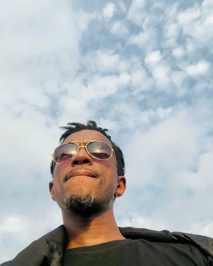 sowpedro120's tweet photo. « Bien que la vie n’aime pas les nouveaux concepts, l’Histoire en raffole pour se la raconter Demain »
(C'est de moi 😎).
1er #DoubleSpectacleSolo en Guinée (et peut être en Afrique)
QUELQUE CHOSE D'INÉDIT...
#FilsdAfrica #ImmigrationMen
#CCFG #Bientôt
#onnarretepluslamachine https://t.co/2hlZnAcUQq