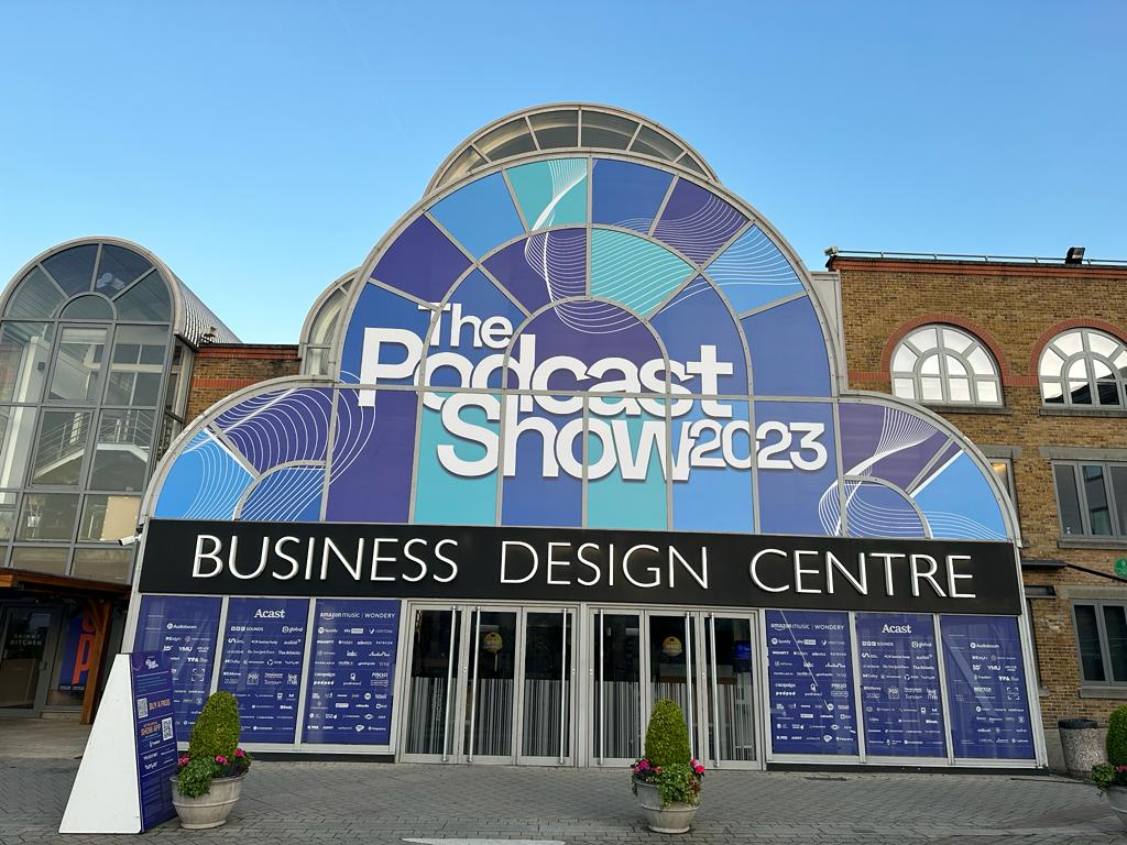 Day 1 of #PodShowLDN 🔥🎶 Let's go! We're also giving away some awesome prizes during the event. All you have to do is visit the MRC booth, or the booths of Heil Microphones, Shure, Libsyn or Mackie!

We'll be giving away a Rode NT-USB mic so make sure to drop by our booth! 👋