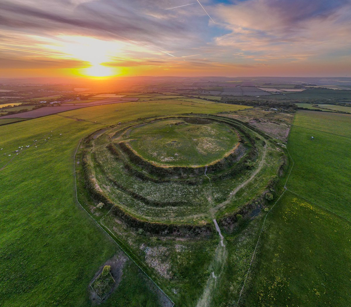 Last nights stunning sunset at castle an Dinas #Cornwall #kernow #HillfortsWednesday #archaeology #History