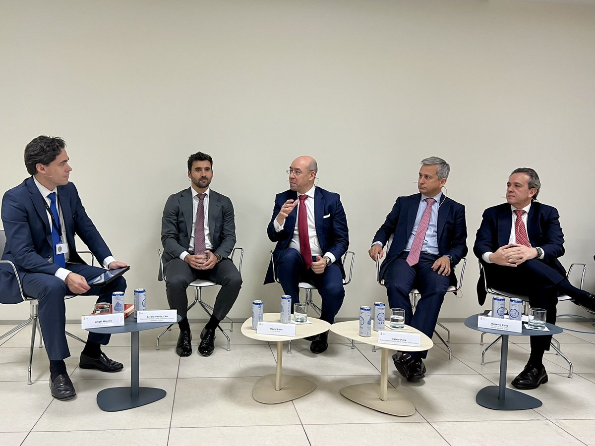 Pasamos a la mesa redonda moderada por Ángel Moreno, socio de Afi.

👥Intervienen Álvaro Vallés, <a href="/RobertoKnopM/">Roberto Knop</a>, <a href="/celsootero/">Celso Otero</a> y <a href="/david_cano_m/">David Cano</a>.

#AfiEvents