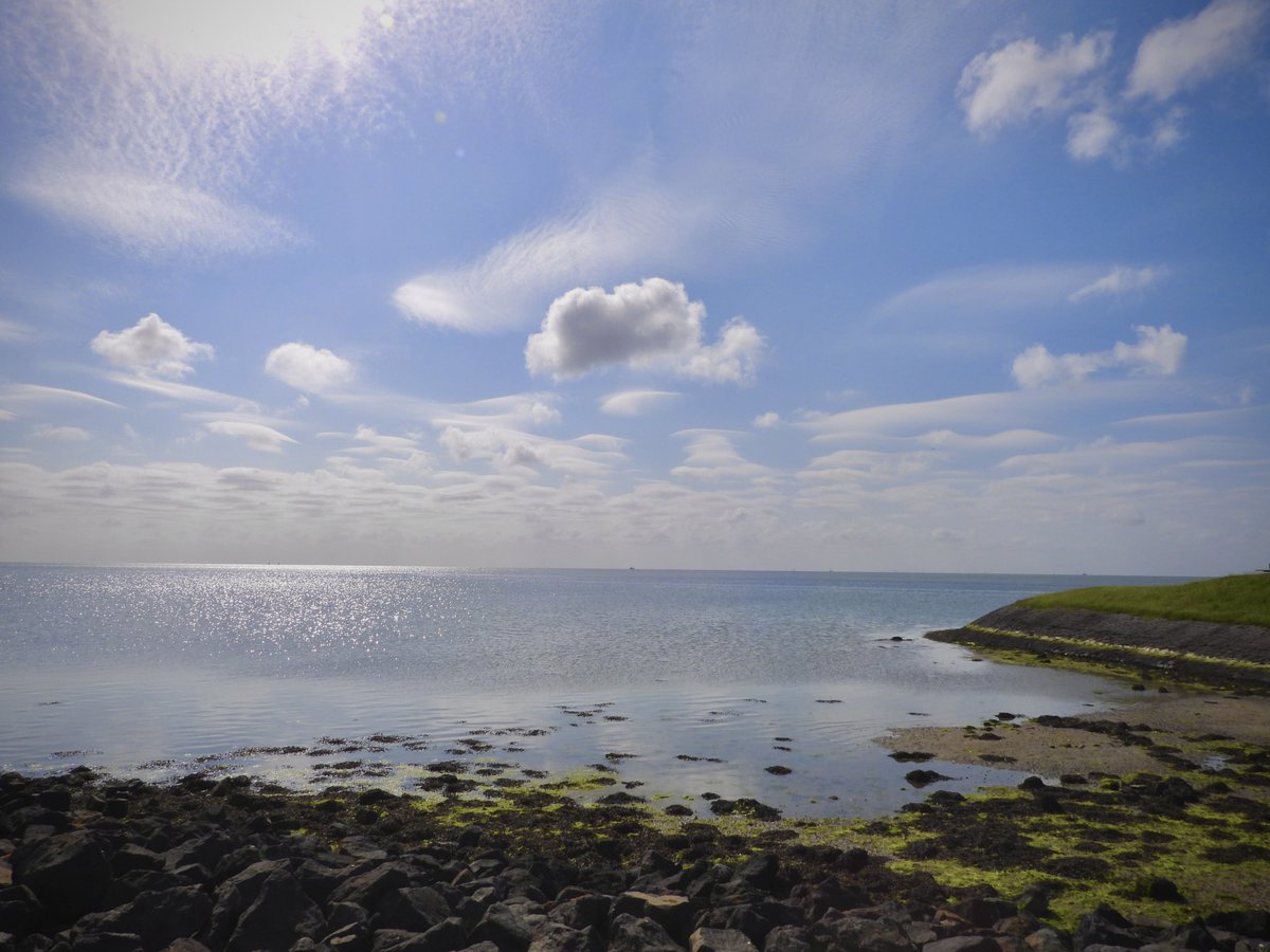 Een mooie start van de #dag op #Terschelling #zon #wolken 
🔴🔵🟡🟢⚪️