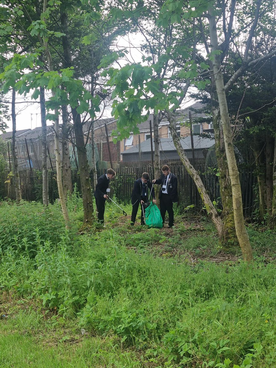 TeedUp_Jhigh's tweet photo. Tee’d Up 🤝🏻 Team Up to Clean Up

Our team partnered with Renfrewshire group ‘Team Up to Clean Up’ yesterday, to help reduce waste in our local community🌍♻️

@YE_Scotland @youngenterprise @JohnstoneHighSc #loveeachotherloveourplanet #timetotransform #voteteedup #teamuptocleanup https://t.co/sysRIajYKy