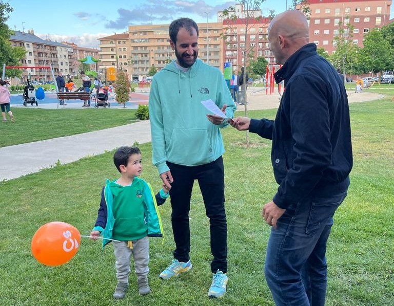 Ayer estuvimos en el polígono de La Torre del Barrio de La Palomera.

Dando a conocer nuestras propuestas para el Ayuntamiento de #LeónESP de primera mano.

#CreemoSenLEÓN🧡🦁