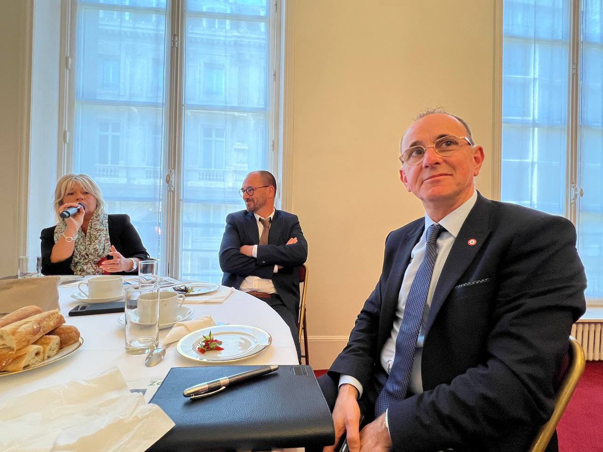 GeismarLuc's tweet photo. Table ronde autour des 
des parcs animaliers, réserves, zoos, aquariums…
Triplement vertueux par leurs contributions à 
🐼La conservation d’espèces 
🐼La conservation génétique
🐼La conservation de la biodiversité 
Ils font rayonner nos territoires 🇫🇷 #TourismeenFrance https://t.co/D7gnpogB3w