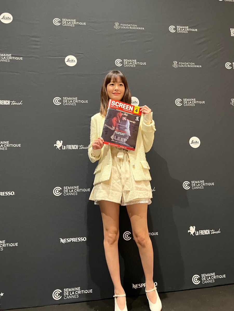 2023년 #칸국제영화제 비평가주간 초청작 #잠 💤
스크린 데일리 칸 에디션 Day 4 표지 인증샷 추가 공개! 📸

칸에서도 러블리한 매력 발산한
#정유미 배우의 인증샷을 공개합니다😳😘!

#이선균 #유재선감독