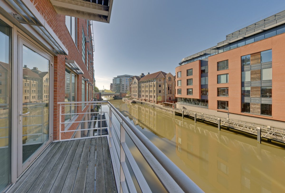 Colliers_UK's tweet photo. 🏢Colliers & LSH southwest National Offices teams appointed by Picton to market 13,559 sqft office suite, Tower Wharf, Bristol city centre.
Read more here: https://t.co/vYIkjXBRKL
#Bristol #ModernOffice #GradeASpace #NationalOffices https://t.co/fqgfNPCUl2