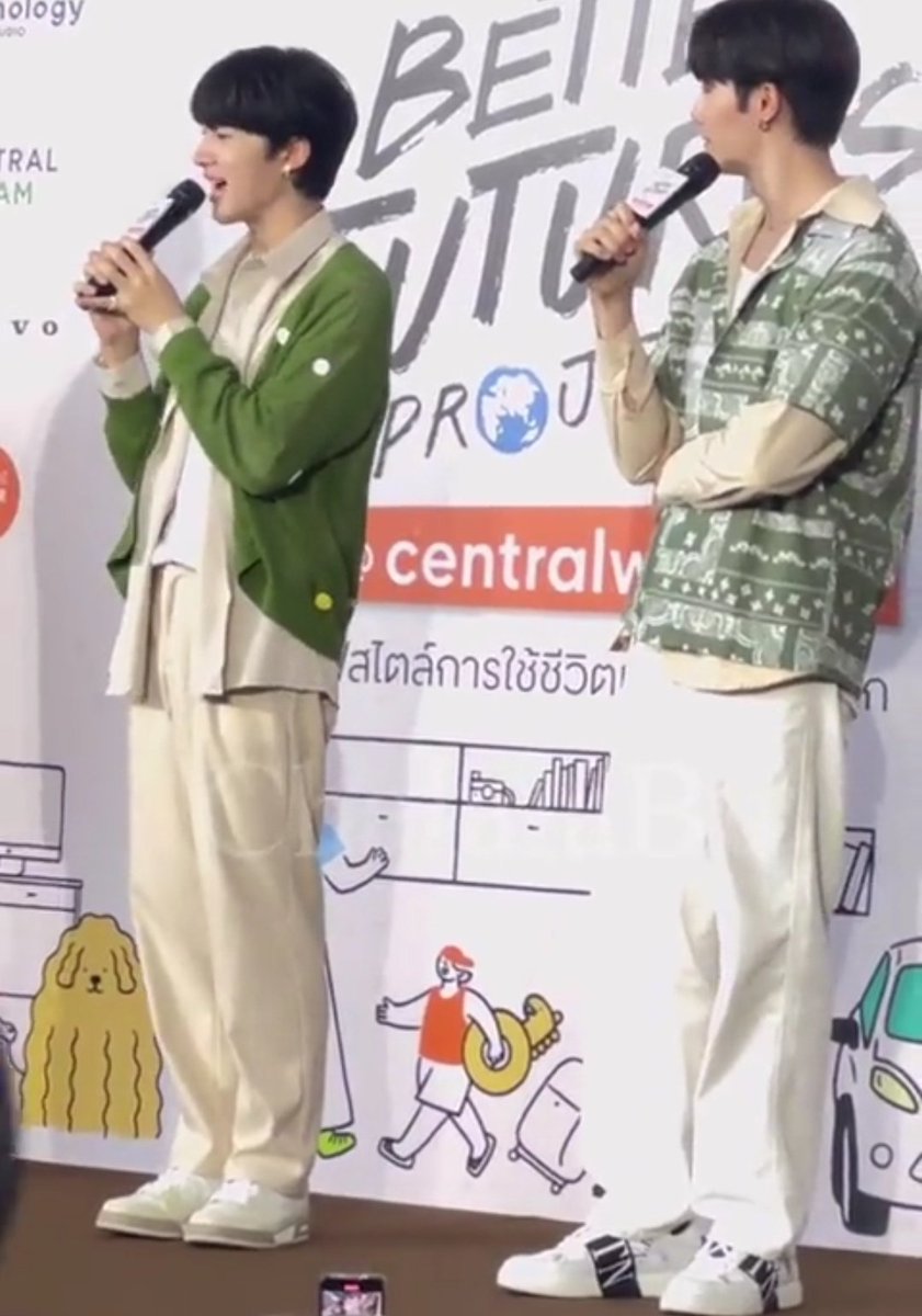 Paolyflower's tweet image. Handsome 😻😍❣️😍😍#CentralPattanaxZeeNuNew 
#centralwOrld
#BetterFuturesProject 
#CentralPattana

#ZeeNuNew #ZeePruk #NuNew #Zunshine #NanaNu