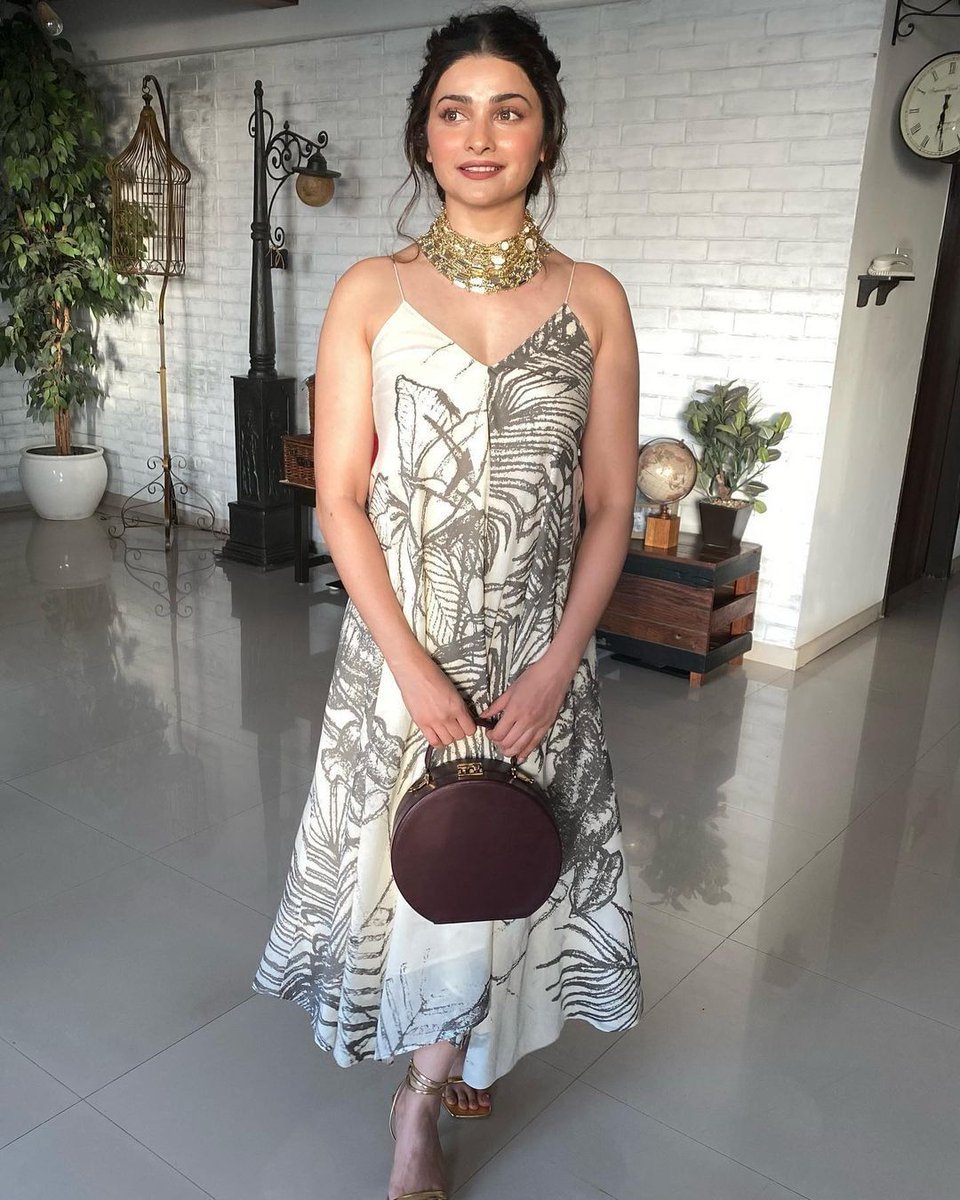 Prachi Desai looks drop-dead gorgeous in these sun-kissed pictures.

#PrachiDesai #Bollywood #Celebrities #ETimes