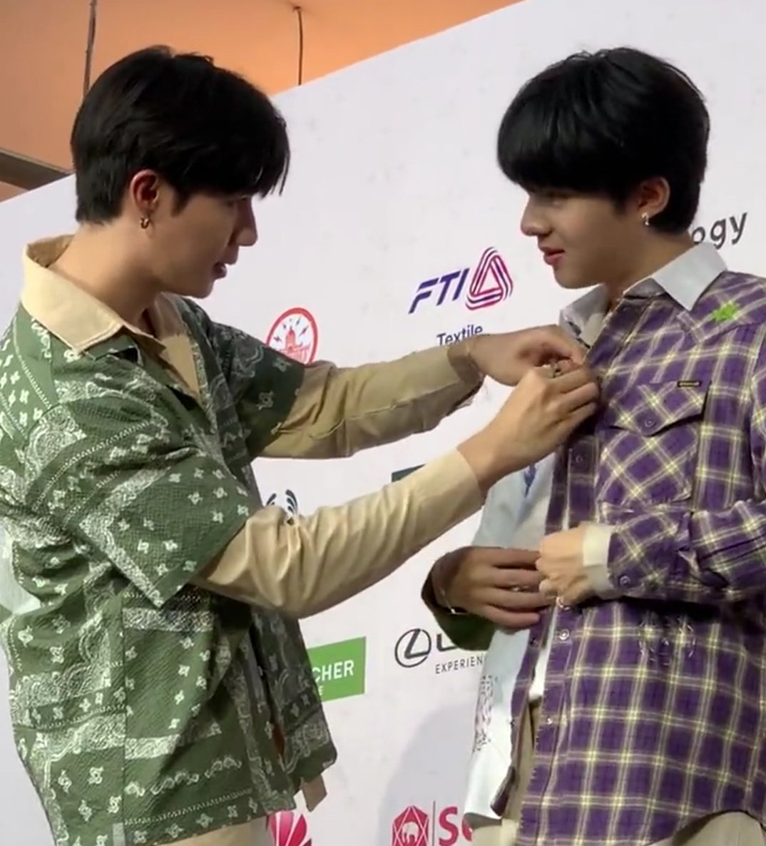 Paolyflower's tweet image. Handsome 😻😍❣️😍😍#CentralPattanaxZeeNuNew 
#centralwOrld
#BetterFuturesProject 
#CentralPattana

#ZeeNuNew #ZeePruk #NuNew #Zunshine #NanaNu