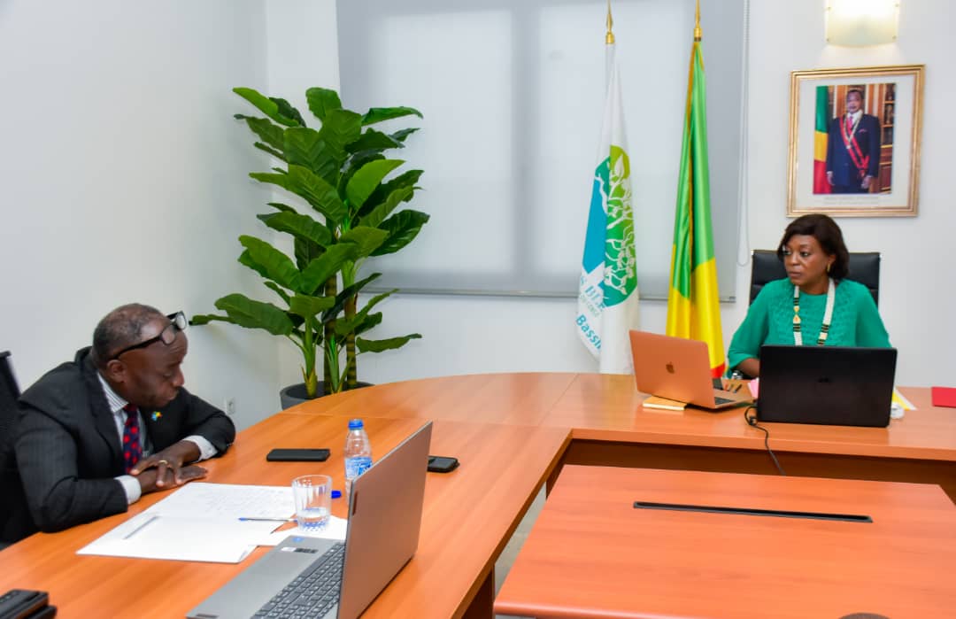 EnvDDBC_GouvCg's tweet photo. La Ministre @ASoudanNonault a reçu en entretien le Coordonnateur résident des Nations Unies @UN_Congo, M. Chris #Mburu et le Représentant du @PNUDRepduCongo, M. René Diouf pour faire état du sommet des 3 bassins tropicaux. https://t.co/6k3f5Au31y