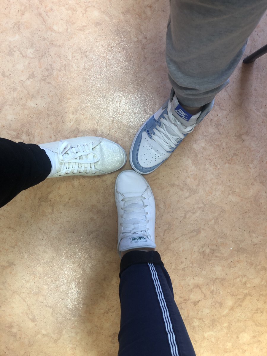 deClockLise's tweet photo. Aujourd’hui, au collège, « mets tes baskets pour tes athlètes ! » https://t.co/EkeqWW3fak