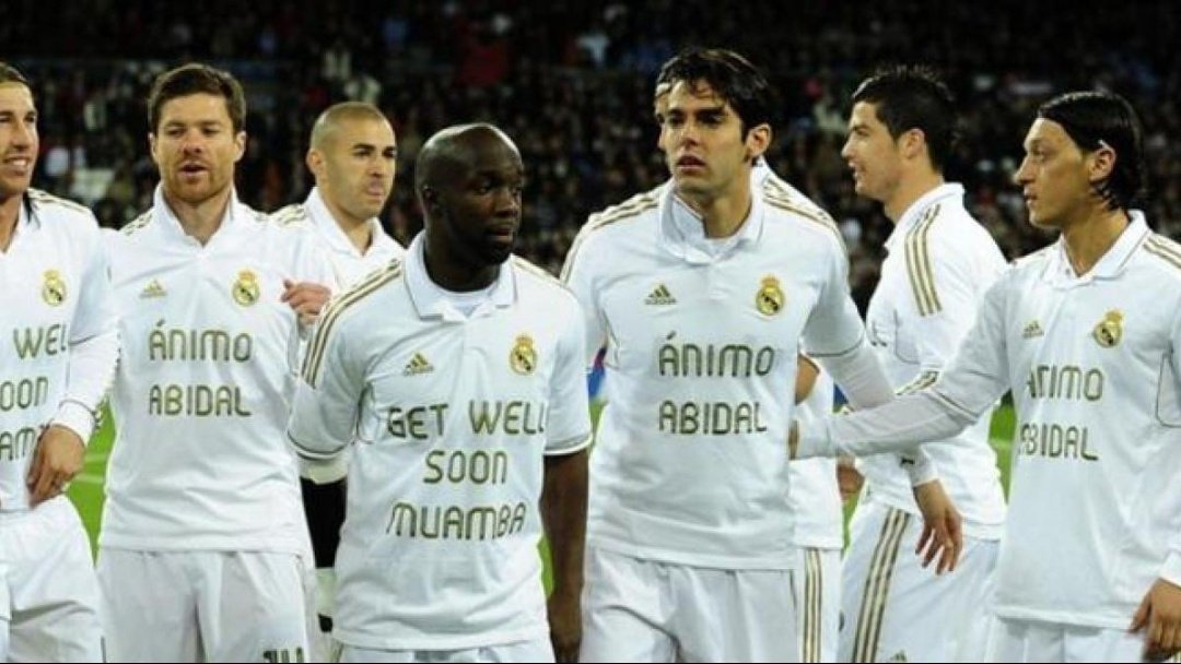 Lavozgalactica's tweet photo. Plantilla completa del Real Madrid apoyando en su momento a Tito y Abidal.

Hay que informarse antes de hablar. https://t.co/W5Fe24nfGq