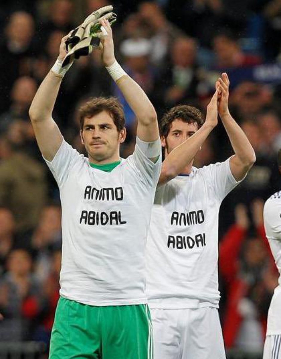Lavozgalactica's tweet photo. Plantilla completa del Real Madrid apoyando en su momento a Tito y Abidal.

Hay que informarse antes de hablar. https://t.co/W5Fe24nfGq