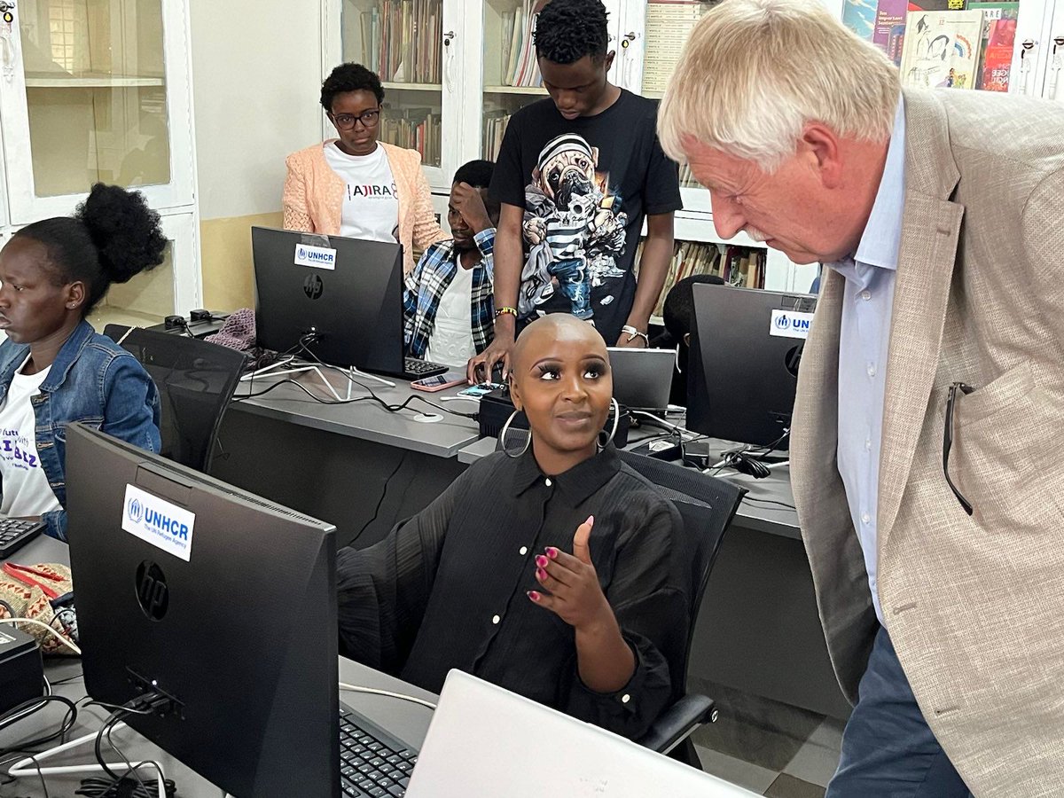 Yesterday me and my team got to visit a Youth Empowerment Center in Eastleigh, part of the #PROSPECTS programme of which 🇳🇱 is a proud partner.

💻This center serves as a digital community center for refugee and host community youths, building bridges between them.