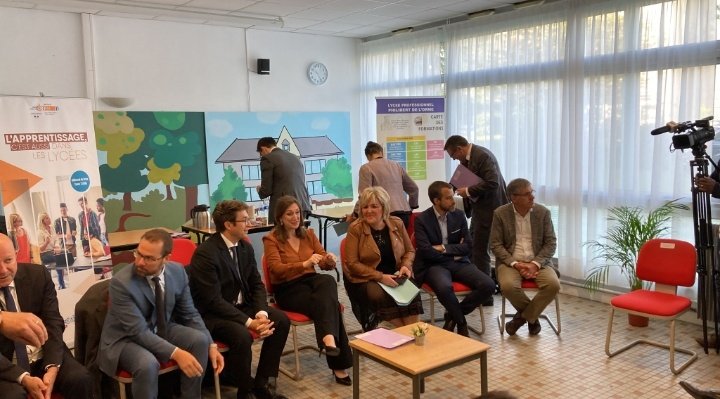 Invité par Madame le Préfet à la visite du lycée Philibert de l'Orme dans le cadre de la réforme des lycées professionnels, présence de Madame Carole Granjean, ministre déléguée auprès du ministre du Travail, du Plein emploi, de l'Insertion et du ministre de l'Éducation Nationale