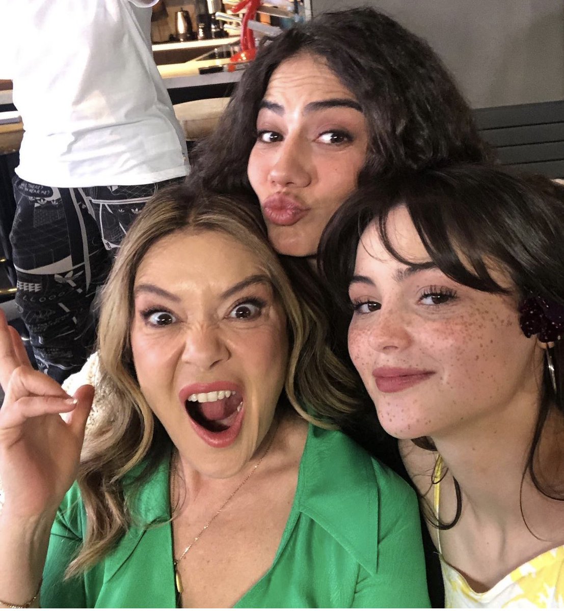 Efyam14187583's tweet photo. ❤️#AdimFarah #DemetÖzdemir #DeryaPinarAk #LaleBasar https://t.co/3zif5ZKwTb