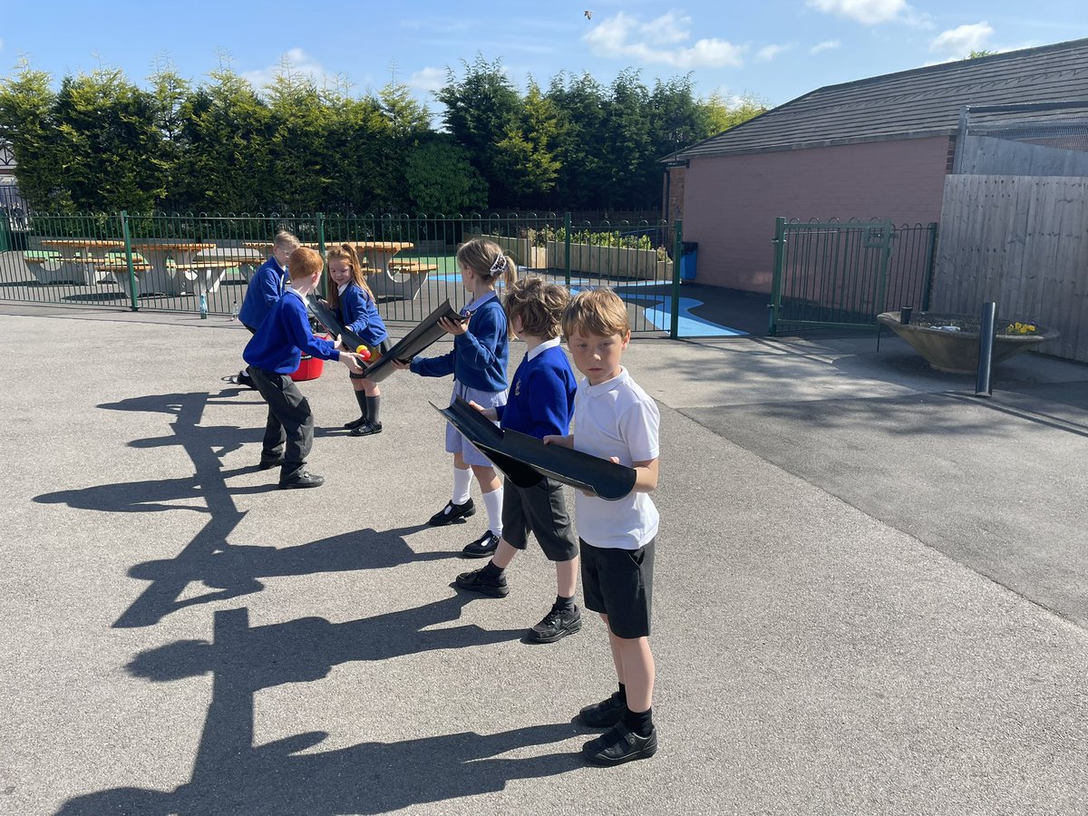 latimerprimary's tweet photo. Team work makes the dream work #ClassPS with @CommandoJoes on this beautiful sunny morning 😎💙 https://t.co/EdsXLw9gsM