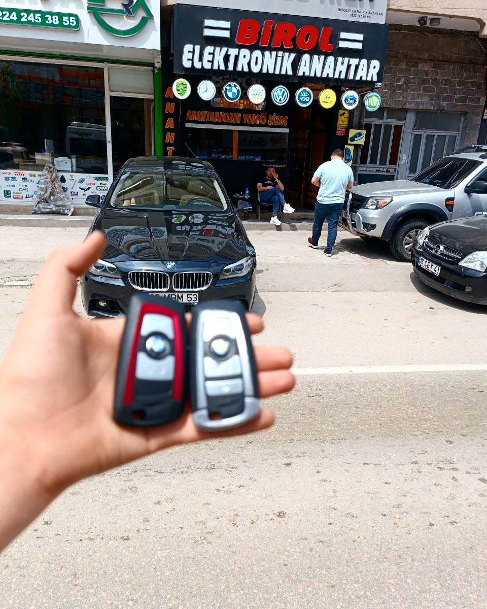 AnahtarciBirol's tweet photo. BMW F10 YEDEK ANAHTAR BURSA
#bmw ##bmwtr #bmwturkiye #bmwturkey #bmw1 #bmw2 #bmw3 #bmw4 #bmw5 #bmw7 #bmwf32 #f33 #f01 #bmwf30 #bursa #nilüfer#osmangazi #mercedes #c180 #mercedescla #w210 #w211 #porsche #panamera #cayenne #anahtar #anahtarlik #displaykey https://t.co/OTSpUfxN9f