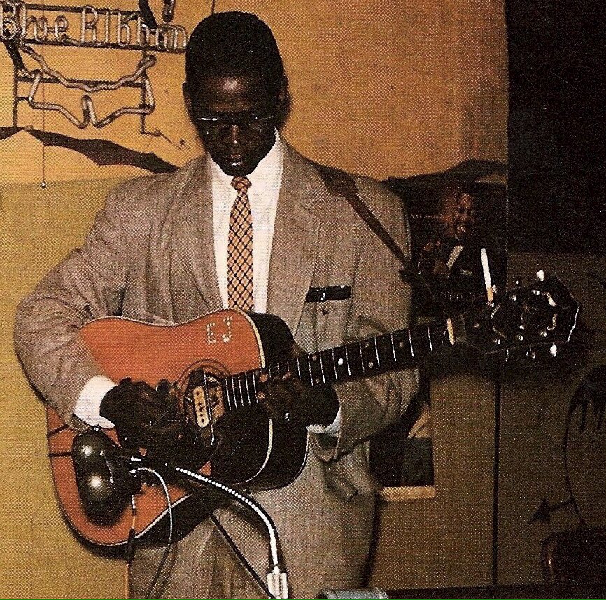 carlosgvizcaino's tweet image. 24/05/1963.
"El rey de la guitarra slide": el bluesman Elmore James muere de un infarto a los 45 años.
Ha tenido una gran influencia en numerosos artistas de blues y rock: Jimi Hendrix, BB King, Stevie Ray Vaughan y Keith Richards.
Solo por mencionar los más famosos.
#ElmoreJames