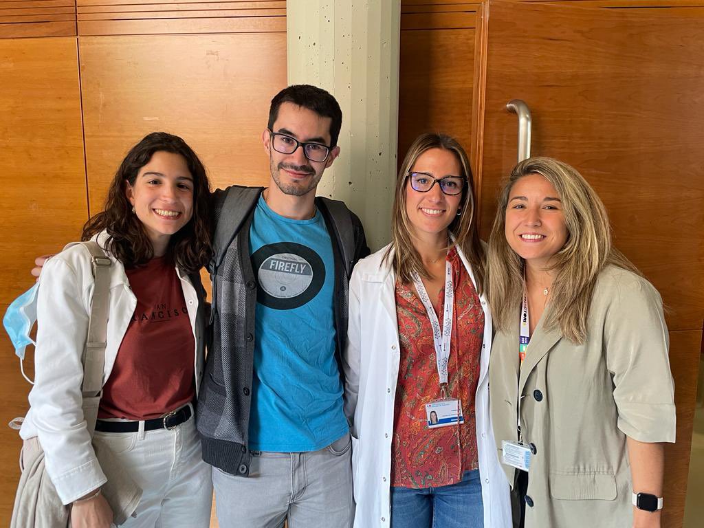 Farmacia_HUPA's tweet photo. Ayer despedimos a nuestras R4 @cris_sanan y @crisescrigas y dimos la bienvenida a nuestros R1 Elena y Alex! Os deseamos mucha suerte y éxitos en vuestros comienzos como adjuntas y residentes! ❤️ #ADNHUPA https://t.co/dSNC6gAtCl