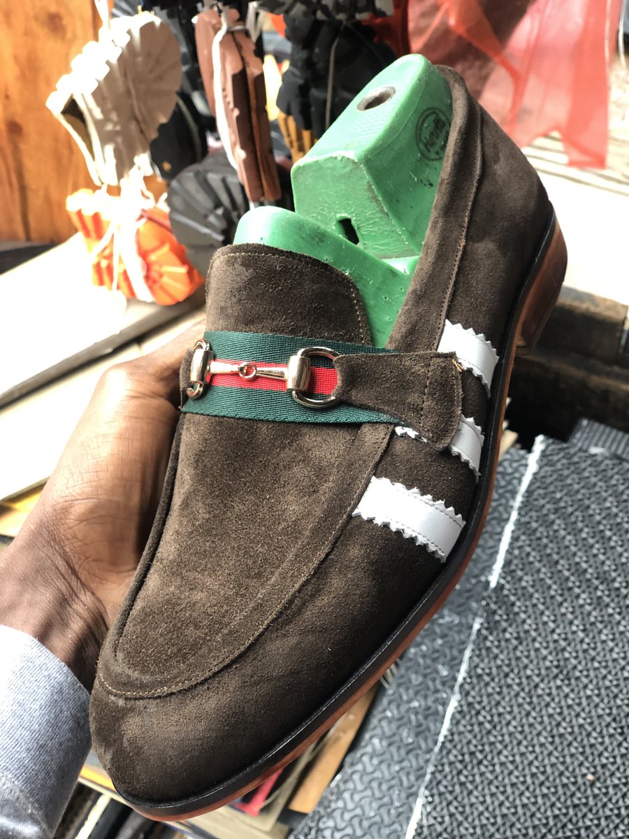 Solelitaire's tweet photo. Hello @TheAjibolaGrey the only woman you love that loves you back has bought this size 48 shoe for you but you can only unlock delivery if you get her name . https://t.co/lDmAbQe42w