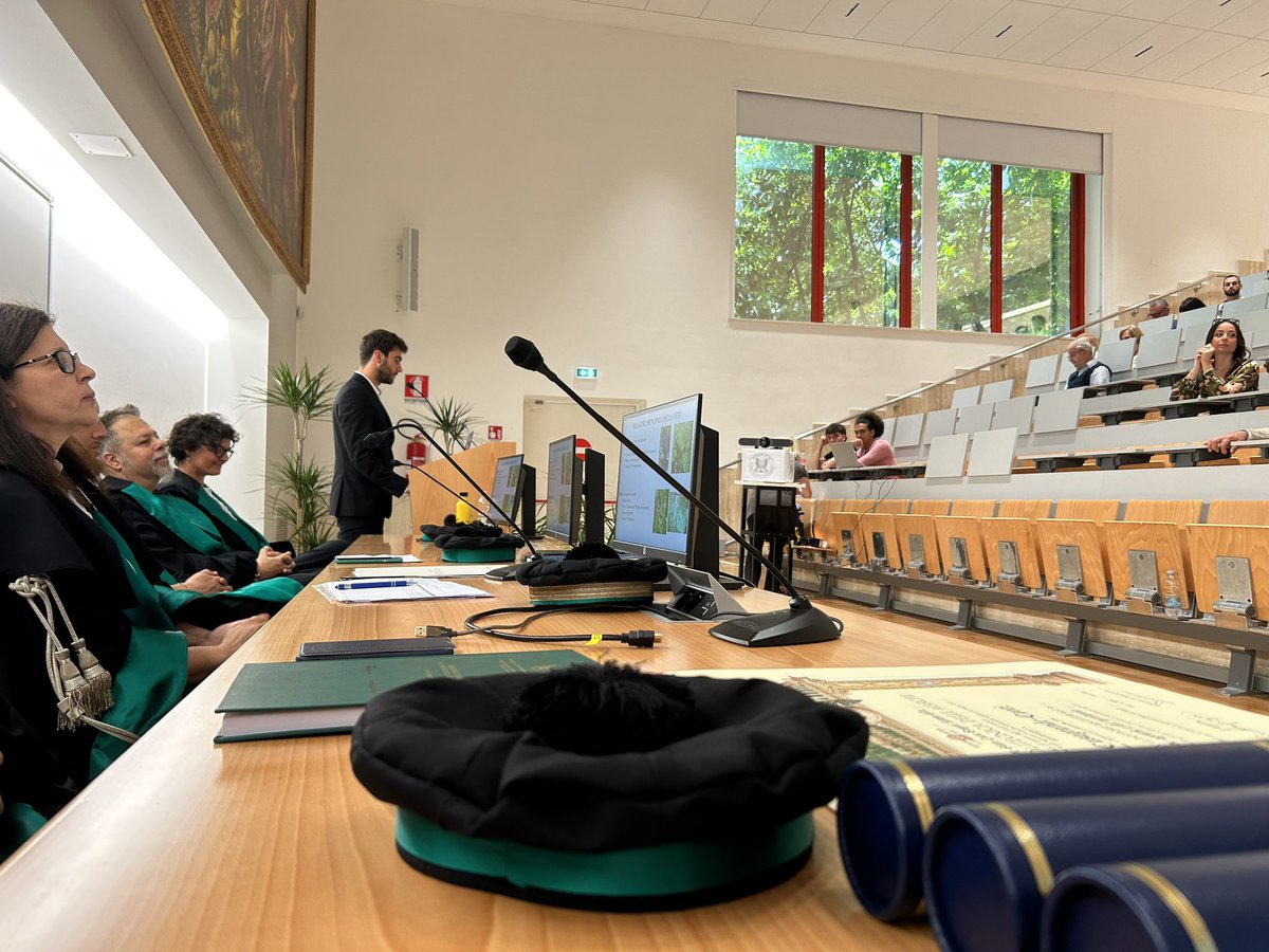 GianfRomanazzi's tweet photo. Complimenti a #DanieleColavizza per il bel lavoro di #tesi #magistrale svolto sulle #sostanze di #base per la verifica dell’attività nei confronti di #peronospora e #oidio della #vite https://t.co/drJlYVpDZz