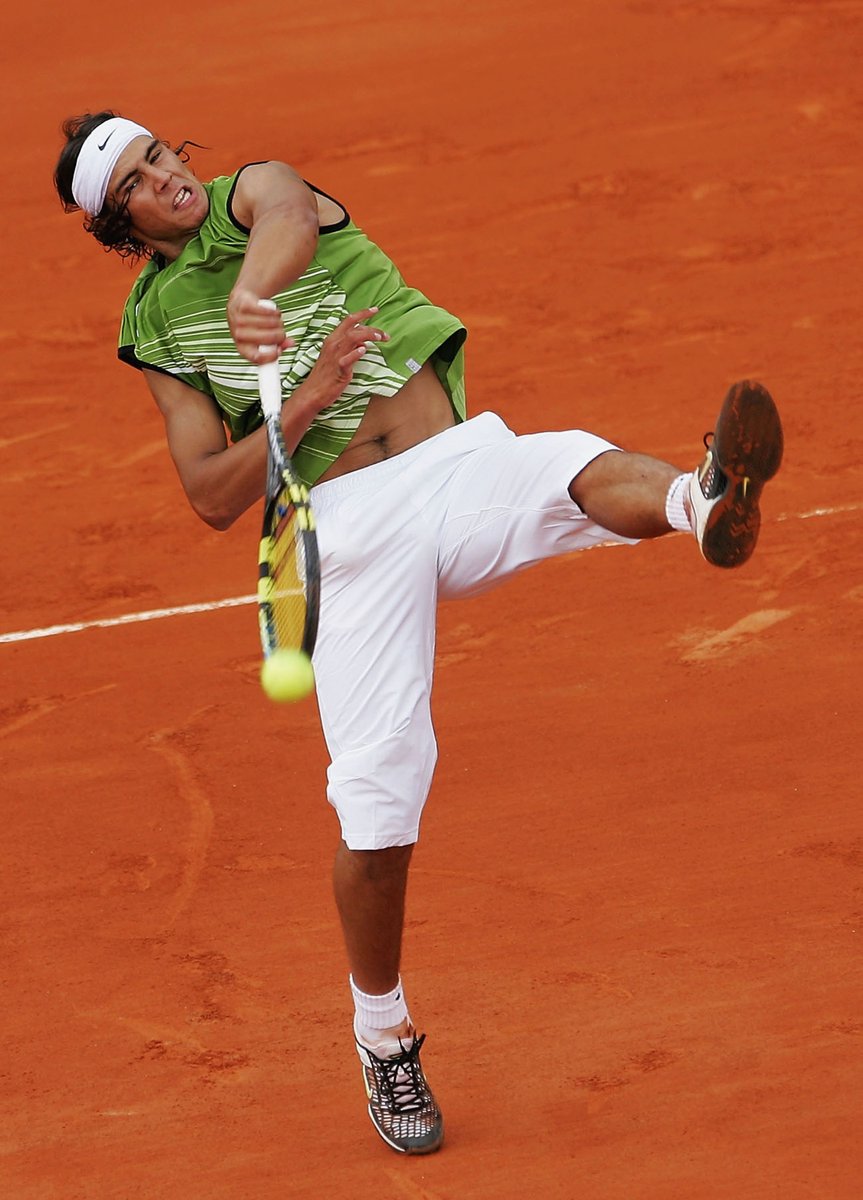 MovistarTenis's tweet photo. Hace 18 años, @RafaelNadal debutaba en 'su @rolandgarros'.

😦 333/365 sets ganados. (90.7%) 

😧 112/115 partidos ganados. (97.4 %)

😯 De los 3 partidos disputados a 5 cinco sets, ha ganado los 3. (100%)

😱 14/14 finales ganadas (100%)

🙌 París te espera, campeón. https://t.co/cXDb7CdmmW