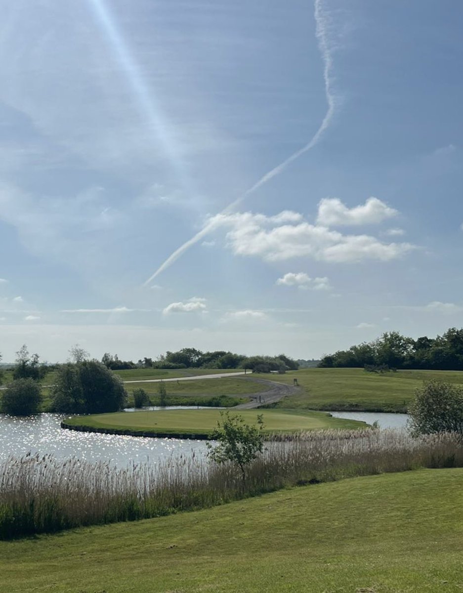 BlakesGolfClub's tweet photo. Blakes Golf Club signature hole the Par 3 8th. It’s an island green and likened to the 17th at Sawgrass. Visit our site https://t.co/VC0f3E05Rt to see how you can visit and play this and all of our Inland Golf Links #blakesgolf #par3 #islandgreen #essexgolf https://t.co/jHcSZdv2O9