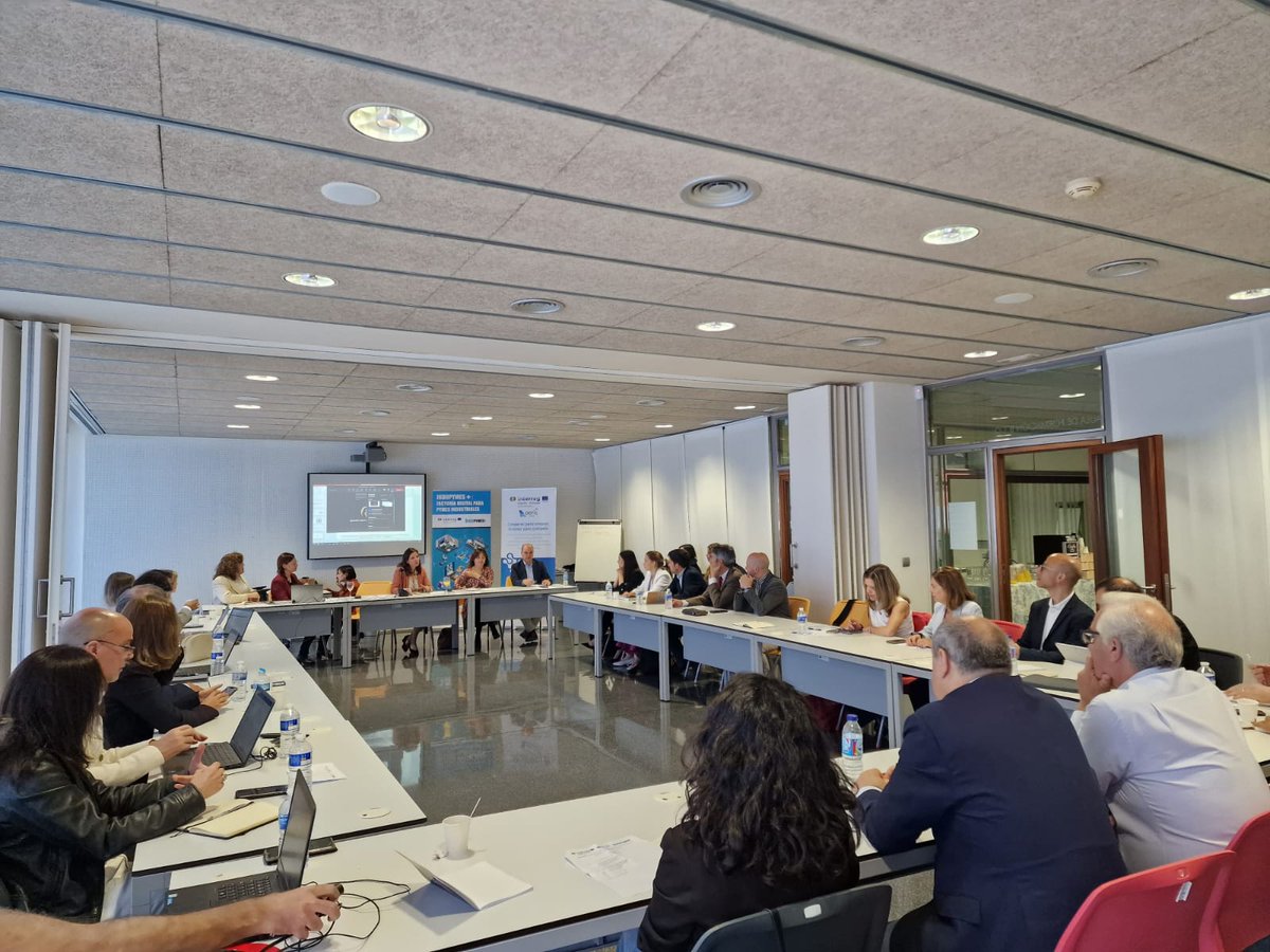 IDEAJunta's tweet photo. 🔛Segunda jornada de la conferencia final de @aerishub e #indupymes+, hoy en @aeropolis #Sevilla
➡️Presentación de los tres Comités de Seguimiento de AERIS+: industrial, institucional e I+D https://t.co/bA9RwR5sef