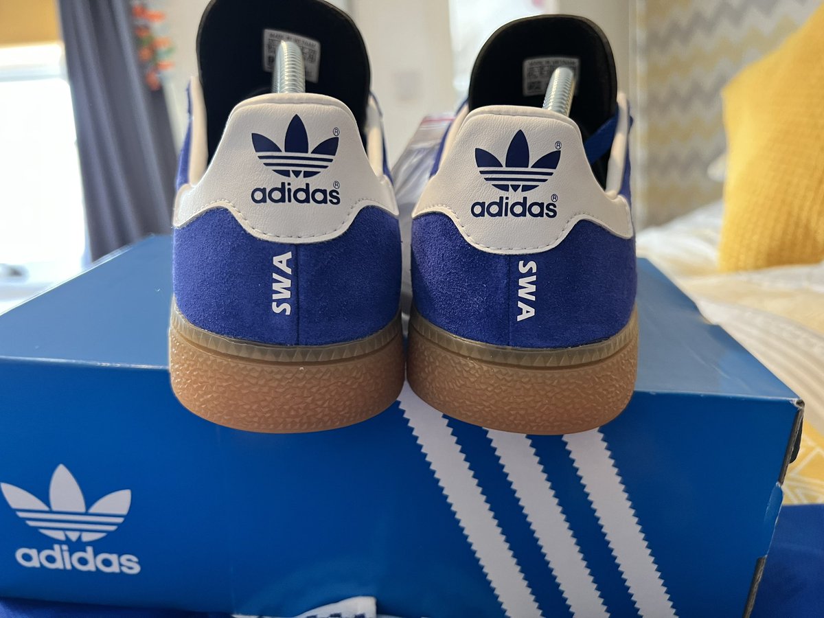 jasonmansell73's tweet photo. @TROSC_TRFC Hi, I’m looking to sell these one- off, unworn custom designed trainers. Any money raised will all go to the #Martingallierproject .The shirt isn’t for sale. Any help would be appreciated. #SWA #TRFC #Martingallierproject https://t.co/e0OcJ59Hbm