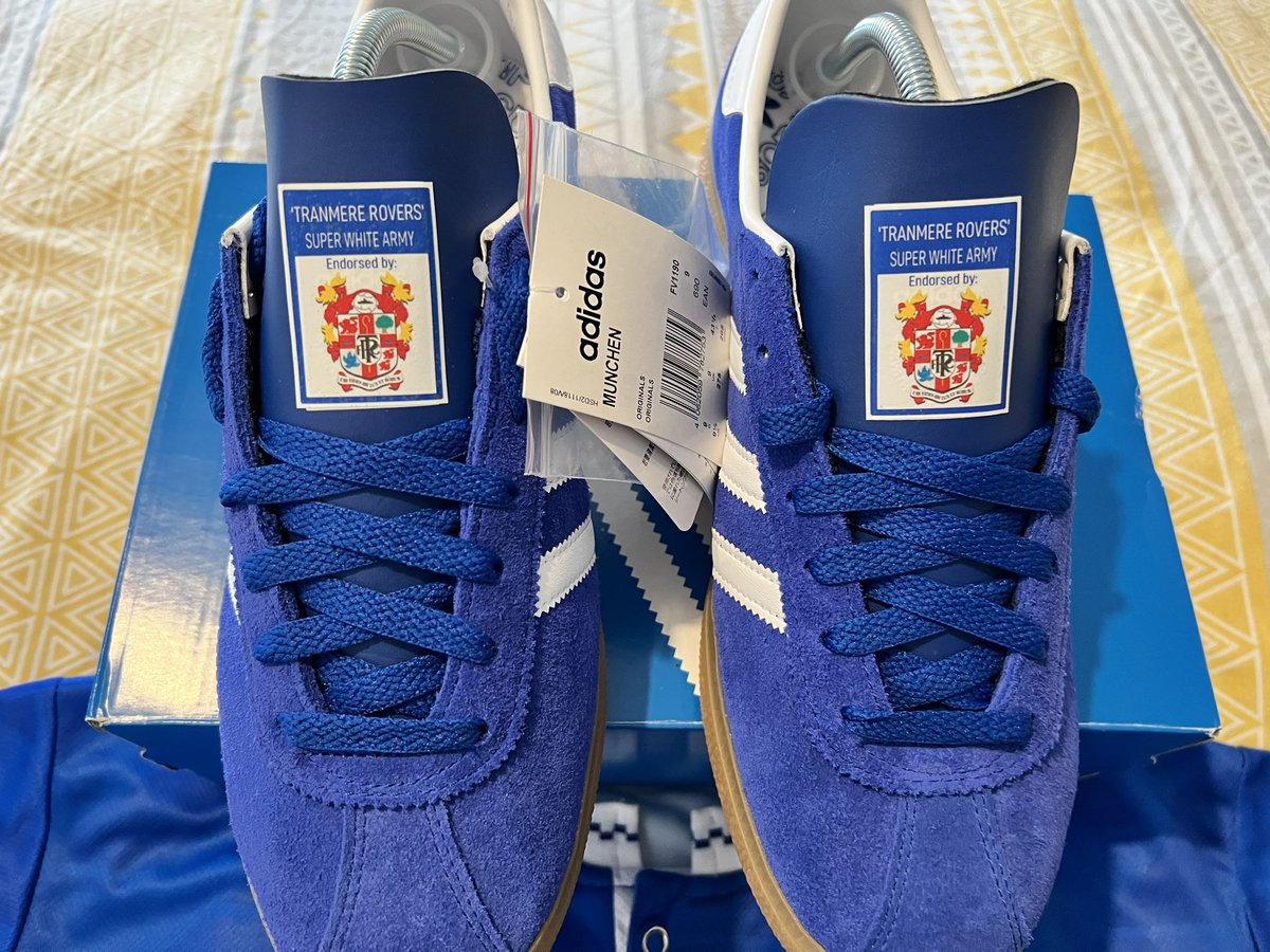 jasonmansell73's tweet photo. @TROSC_TRFC Hi, I’m looking to sell these one- off, unworn custom designed trainers. Any money raised will all go to the #Martingallierproject .The shirt isn’t for sale. Any help would be appreciated. #SWA #TRFC #Martingallierproject https://t.co/e0OcJ59Hbm