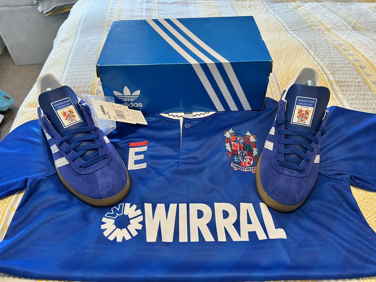 jasonmansell73's tweet photo. @TROSC_TRFC Hi, I’m looking to sell these one- off, unworn custom designed trainers. Any money raised will all go to the #Martingallierproject .The shirt isn’t for sale. Any help would be appreciated. #SWA #TRFC #Martingallierproject https://t.co/e0OcJ59Hbm