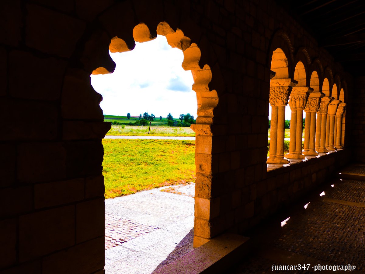 juancar347's tweet photo. La maravillosa galería porticada de la iglesia románica de Duratón, Segovia
#fotografia #romanico #patrimoniocultural #duraton #segovia #castillayleon #españa https://t.co/NzAuTom8BP