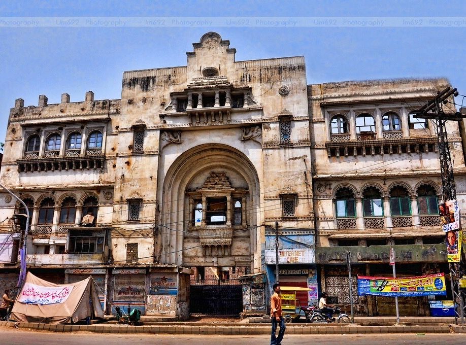 Located at the intersection of McLeod Road, Nisbat Road, and Abbot Road of Old Lahore, the Lakshmi building has been a part of the Lahori cityscape for a long time. Its old-fashioned, British-era façade is a testament to Indo-British architecture, with high arches and Art Deco…