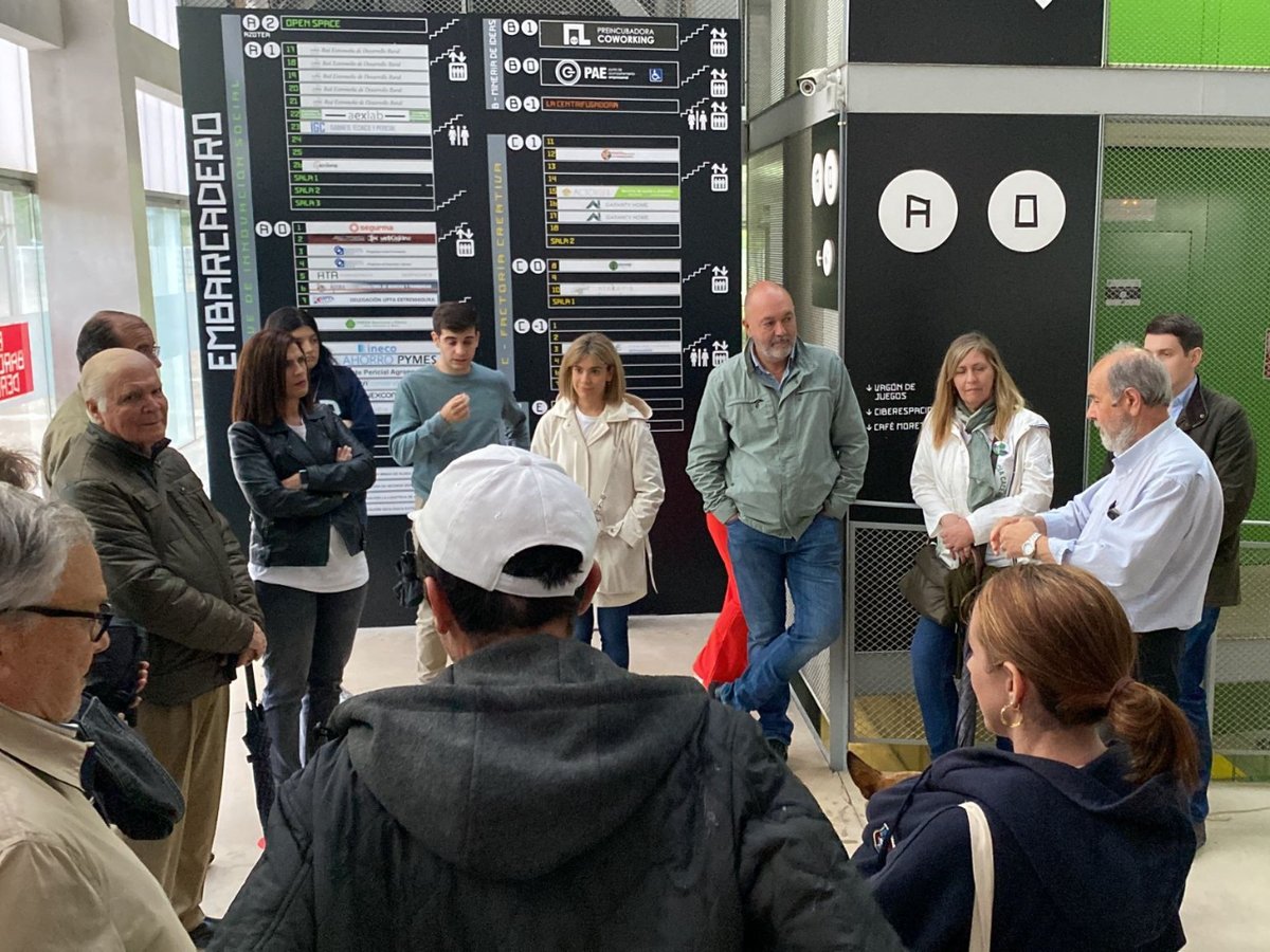 caceres_viva's tweet photo. 💚💜 Ayer por la tarde asistimos a una visita guiada por el Poblado Minero de Aldea Moret.
Gracias a todos aquellos que nos acompañásteis en esta maravillosa y enriquecedora jornada.
#caceresviva #cacerespatrimonio #primerocaceres #aldeamoret #pobladominero https://t.co/dMUWnepmws