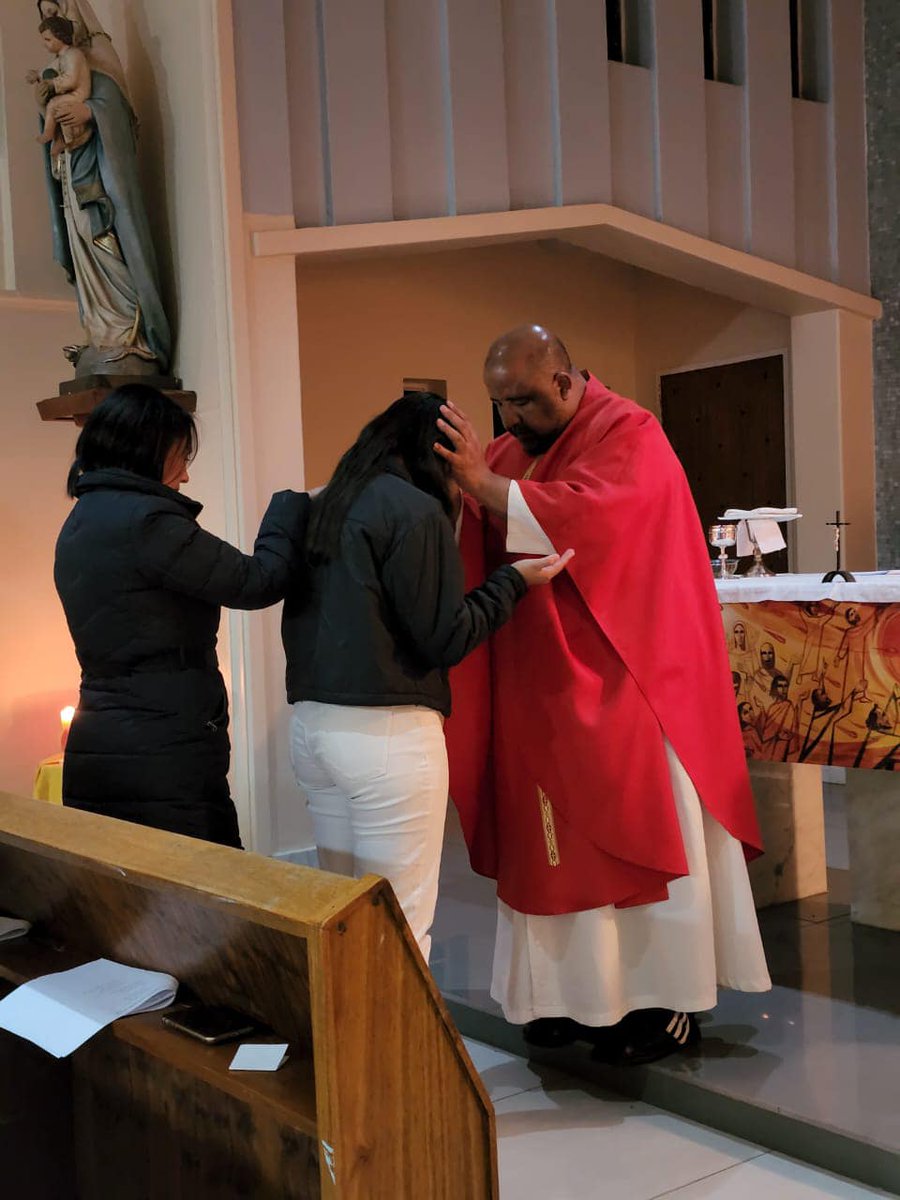 Our High School held their Holy Spirit Mass on the 22nd of May, for the Confirmation candidates. The Mass was held in the school chapel and celebrated by Fr Jonathan. Please pray for our girls in their final preparation for Confirmation.