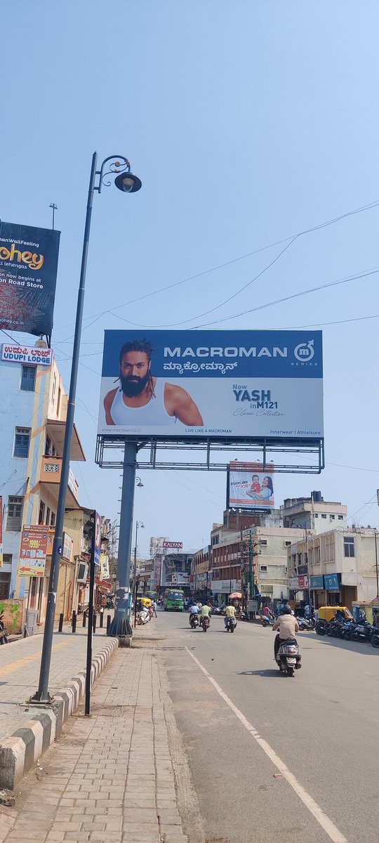 Boss conquering Hubli....💥😎
@TheNameIsYash Boss ❤️
#yash19‌‌  #YashBoss