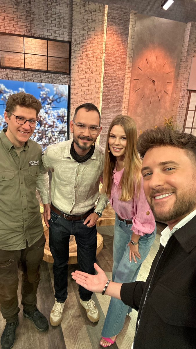 MrTraszka's tweet photo. Krótka rozmowa o tym jak zachować się gdy na swoje drodze spotkamy dzikie węże 🐍🐍 (przepiękne zaskrońce, żmije i gniewosze) w programie @pytanie_na z Bartkiem Popczyńskim #MałgorzataTomaszewska
i #AleksanderSikora #ekspertUPP @izpuls @up_poznan #herpetologia #PytanieNaŚniadanie https://t.co/xcpK9hbRqb